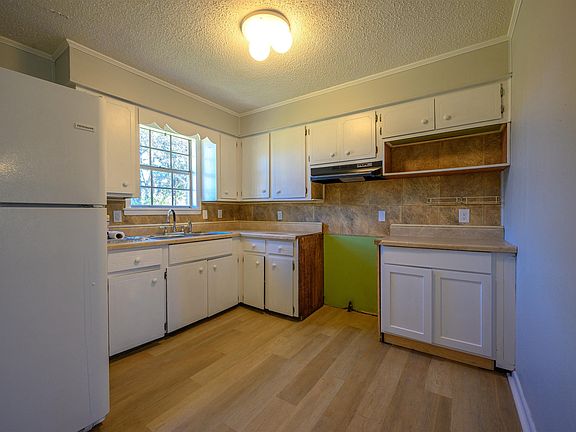 2nd image of 611 W Barnett St