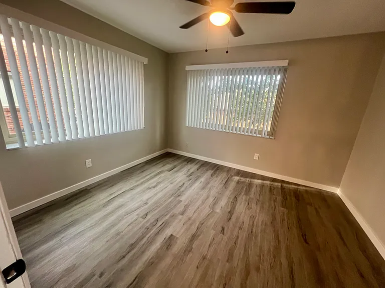 Oakwood Apartments — Photo 17
