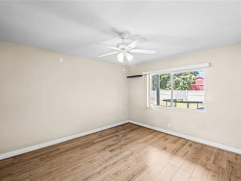 542 N Waverly St — Photo 32