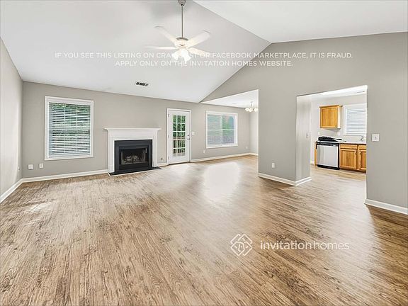 5th image of 4730 Camelot Dr