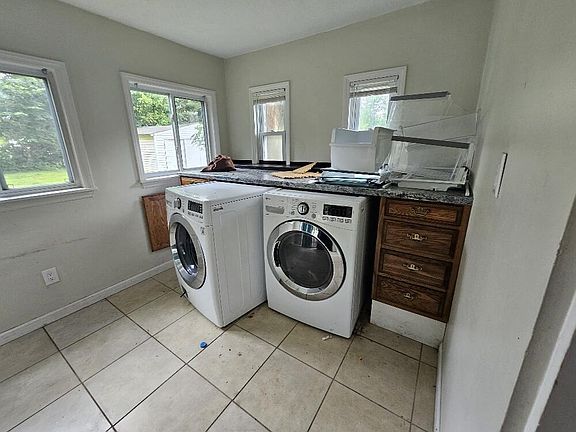4th image of 525 Westwood Blvd NW