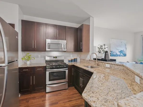 Sofi Gaslight Commons