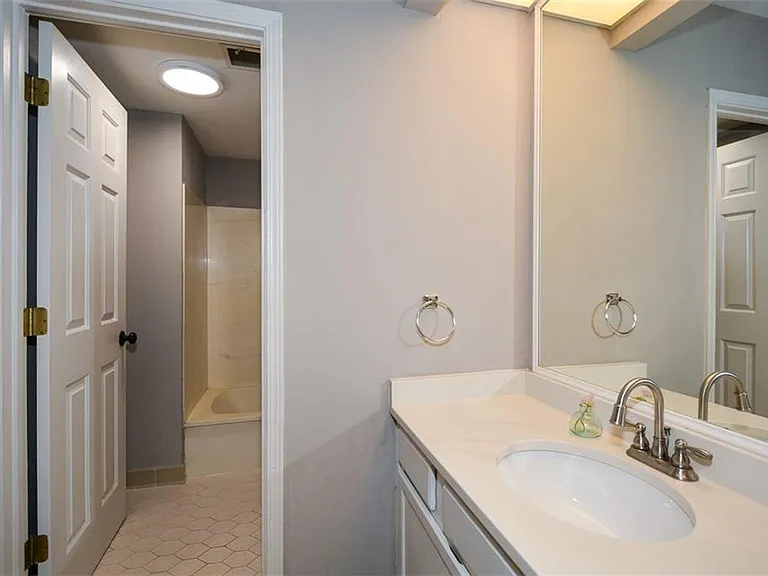 607 Lismore SE — Photo 22