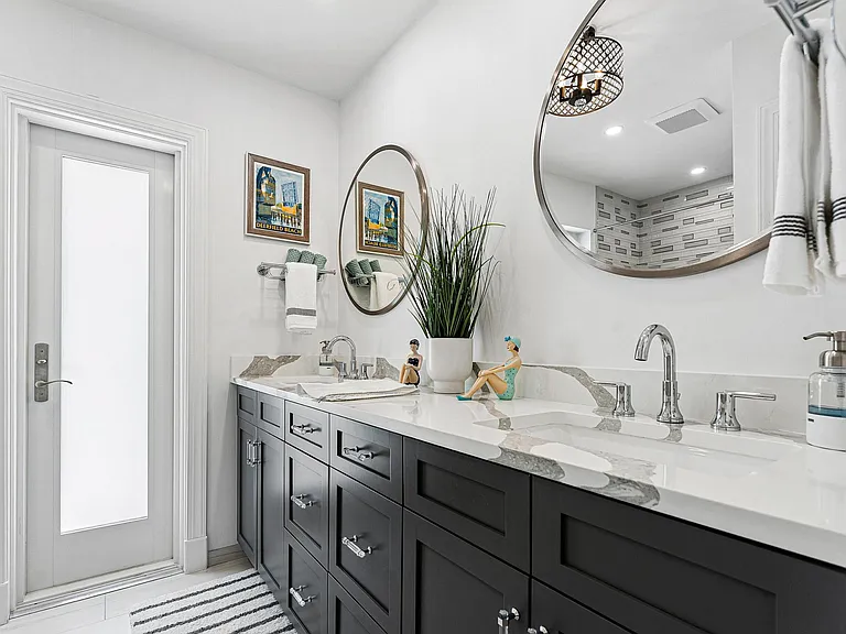4430 NE 30th Ave — Photo 3