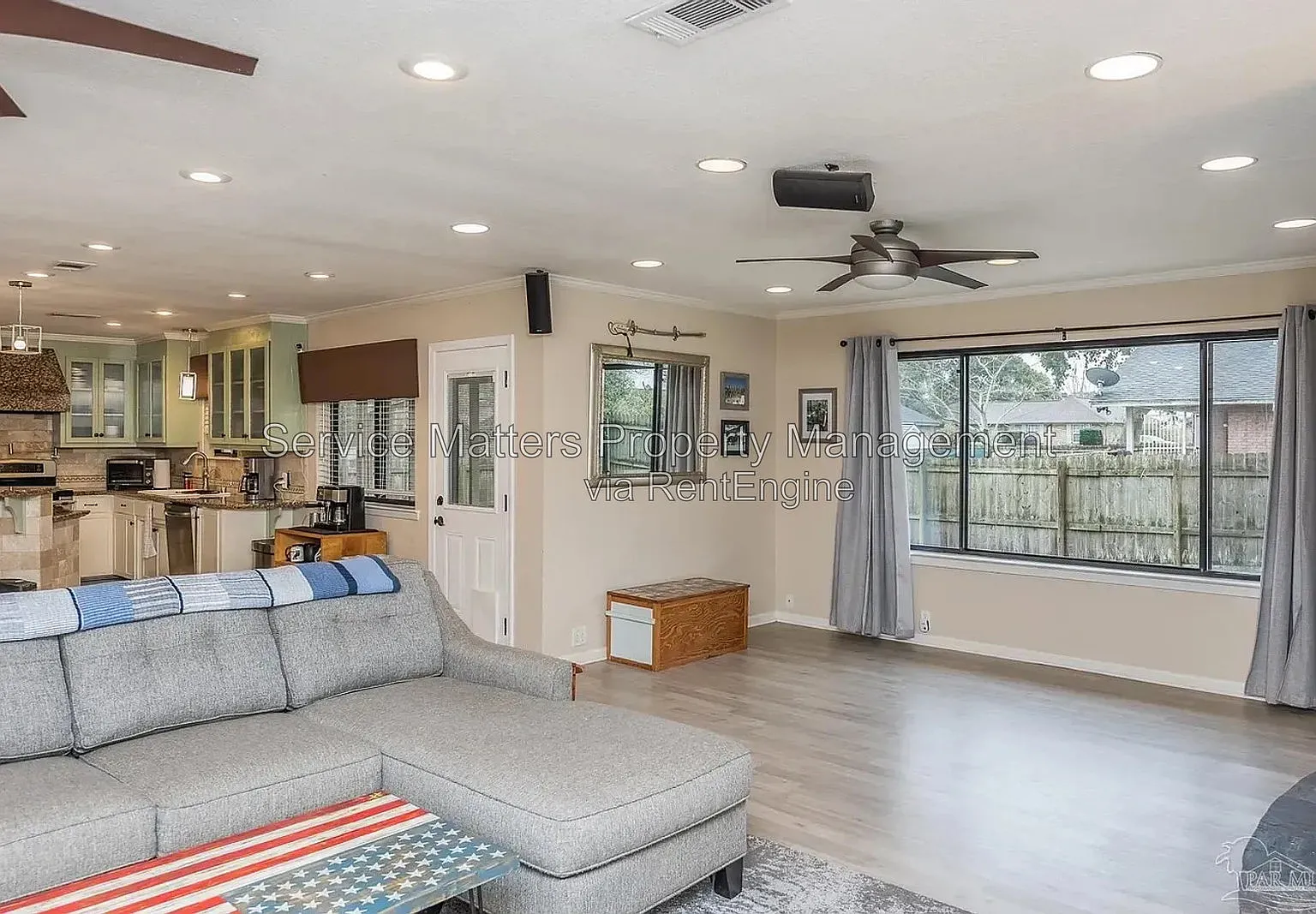 3 bed, 3.0 bath, 2045 sqft, $2,600 — Photo 4