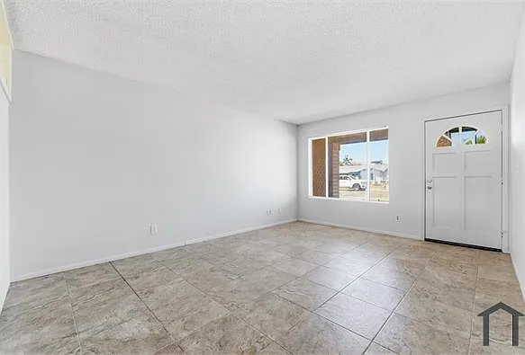 3 bed, 1628 sqft, $2,100 — Photo 2