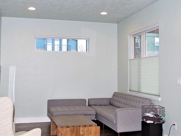 4th image of 3625 N Carr Ln