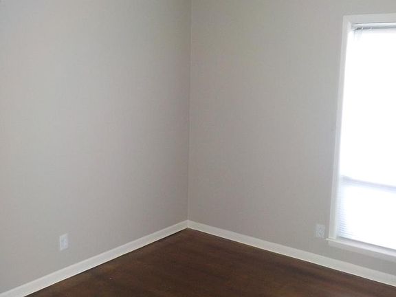 3rd image of 2906 Churchill St