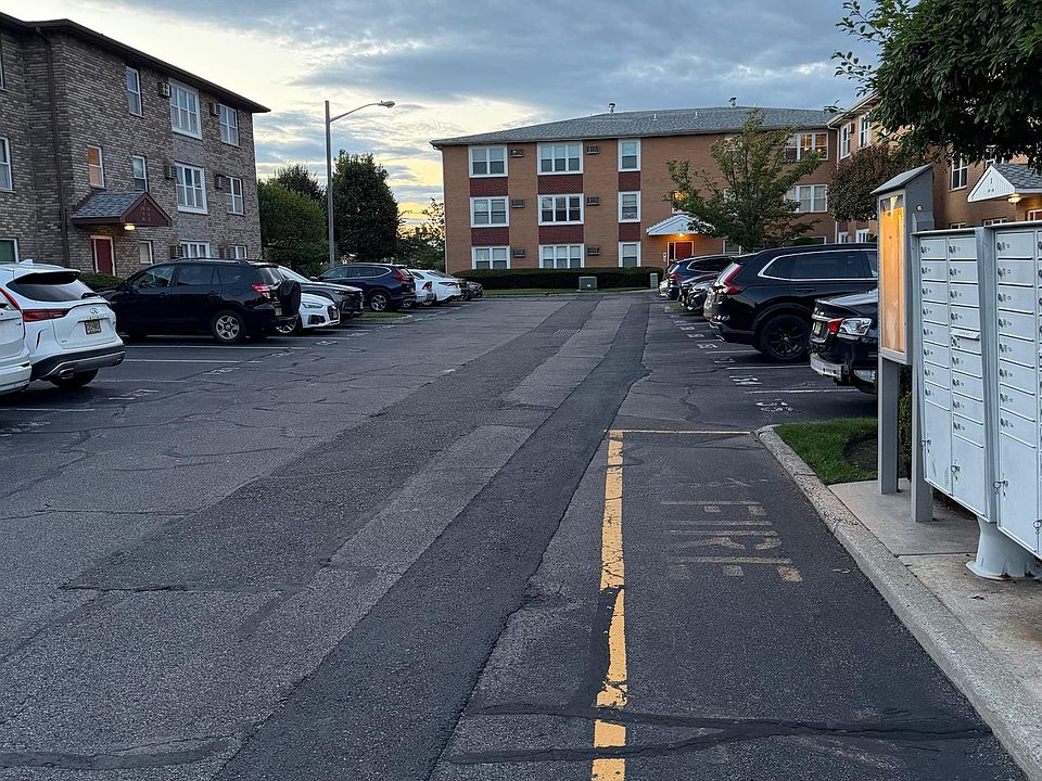 2nd image of 114 Riverview Ct #114