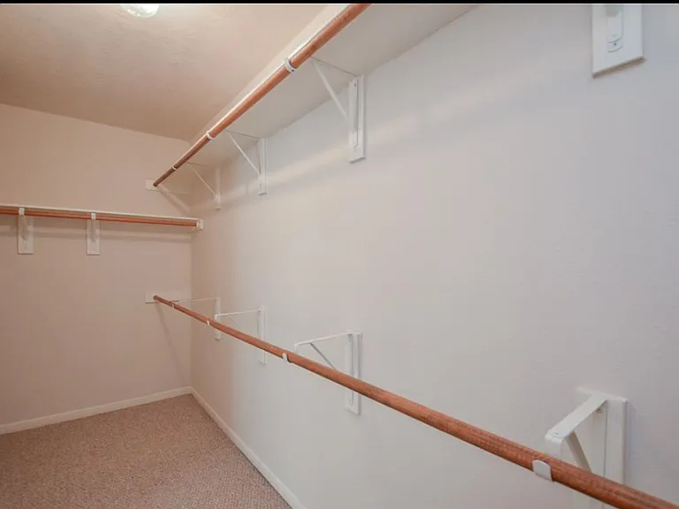 2934 Meadowglen Crst — Photo 9