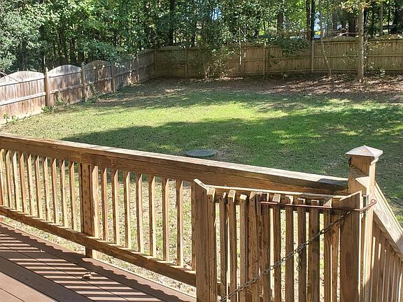 4th image of 747 Lake Caroline Dr