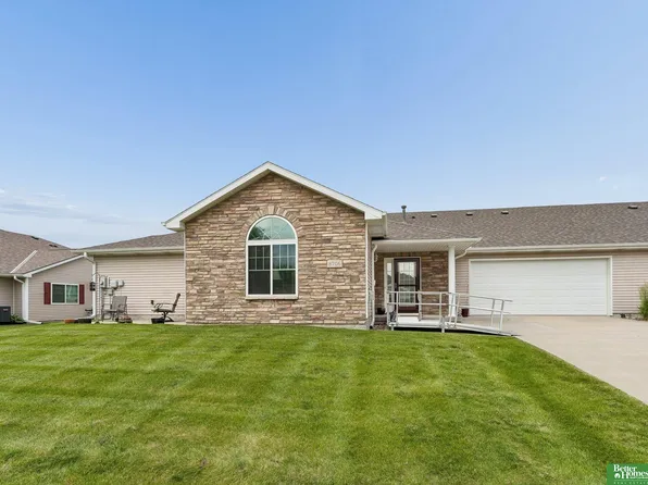 8706 N 160th Plz, Bennington, NE 68007