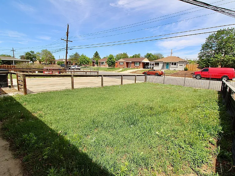 3614 N Monaco Street Pkwy — Photo 11