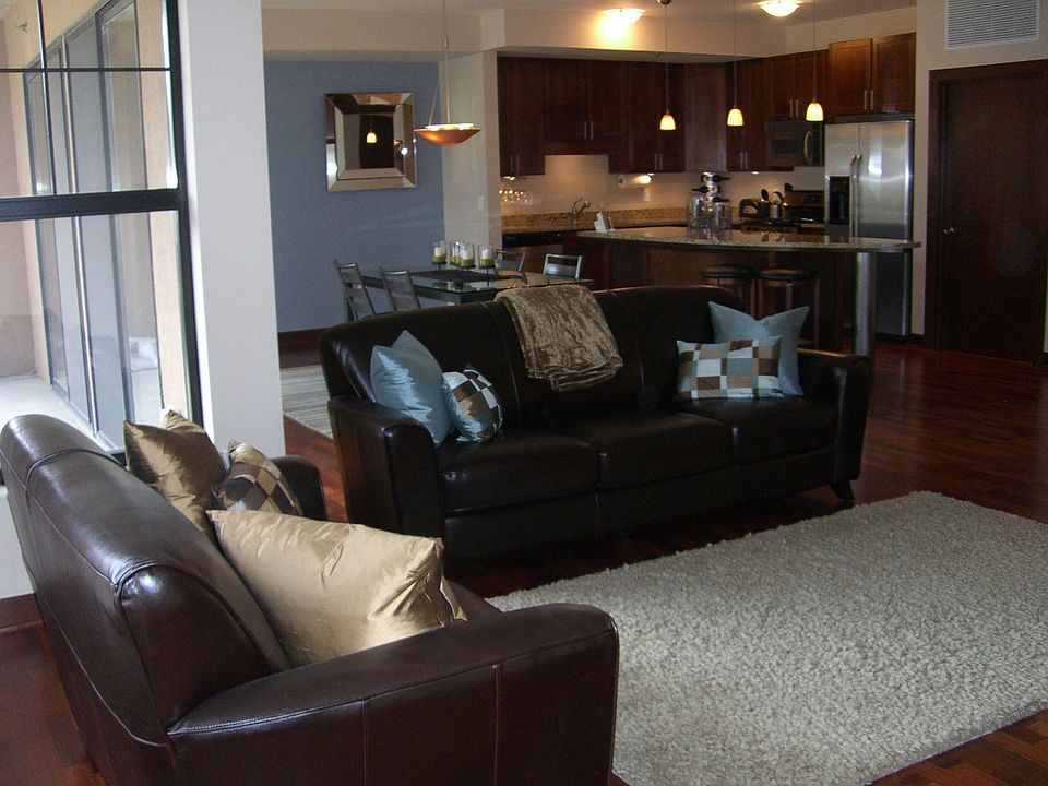 Living room (+ view of kitchen)