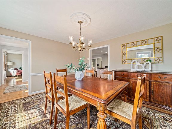 5th image of 1 Fieldstone Dr