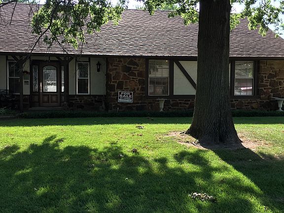 5th image of 1301 Parkland Ave