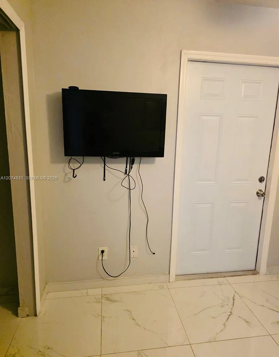 1 bed, 1.0 bath, $1,175 — Photo 4