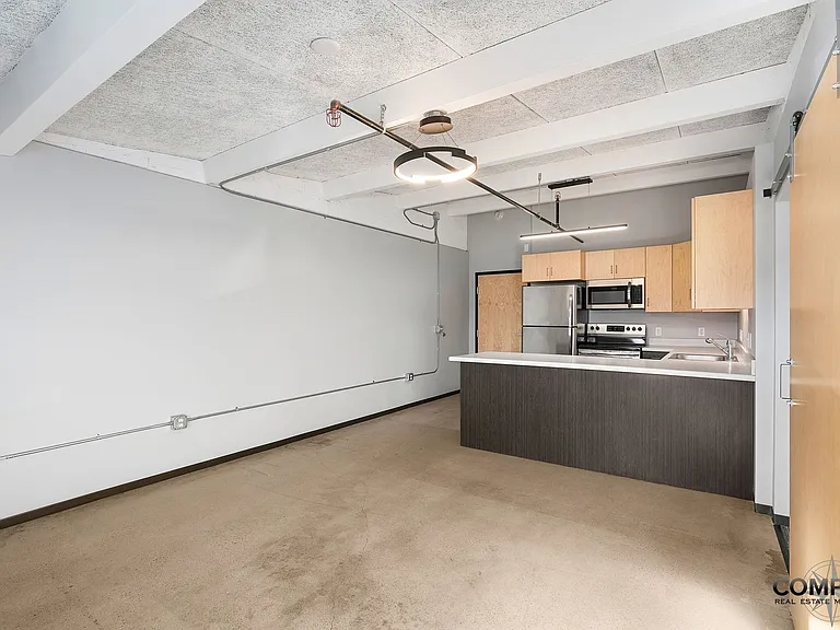 The Howard Apartments — Photo 33