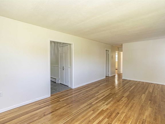 5th image of 54 Holt Rd