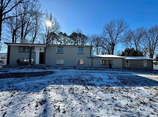 1303 W Grand Ave, Carterville, IL 62918
