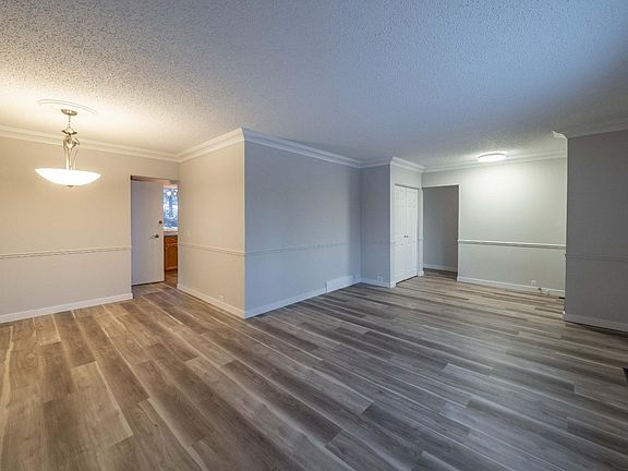 4th image of 1052 Thorneycroft Dr NW