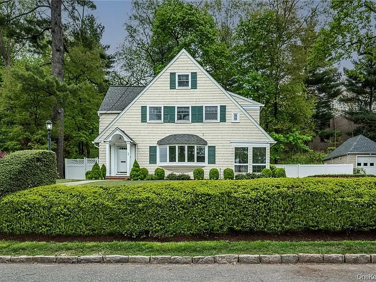 62 Summit Ave — Photo 1