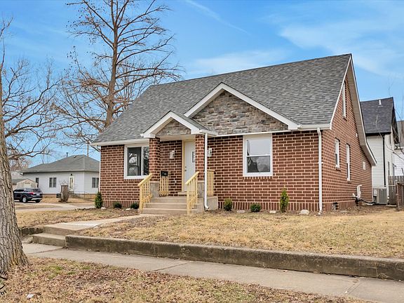 2nd image of 702 S Lincoln Ave