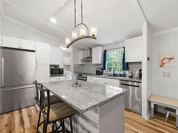 3rd image of 109 Kokomo Way