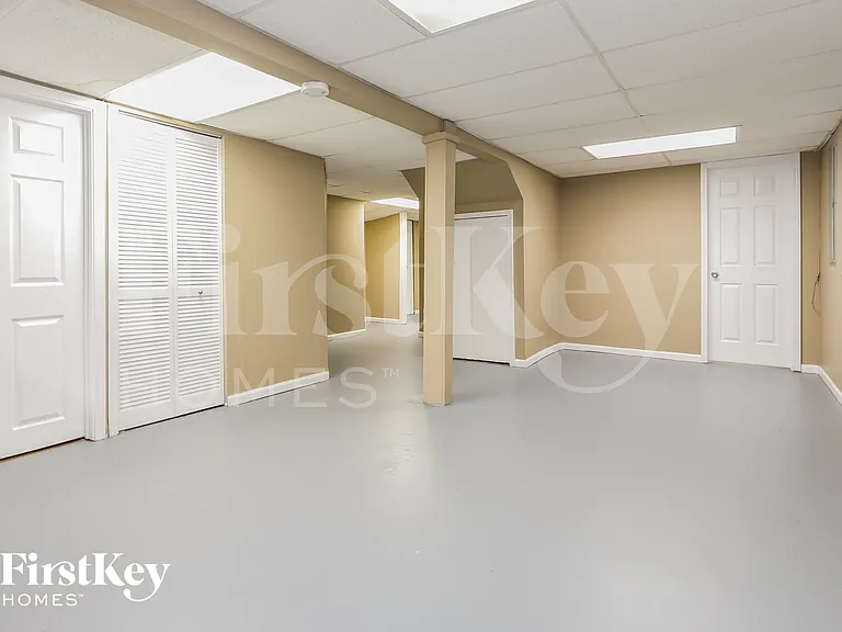 1143 Greensfield Dr — Photo 13