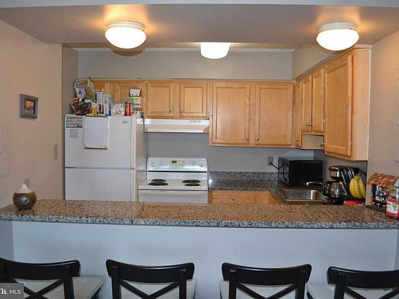 4th image of 4500 S Four Mile Run Dr APT 1030