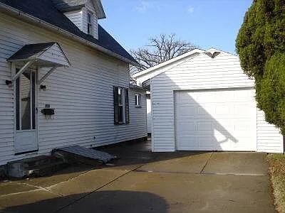 Building Photo - 716 Spruce Ave SW