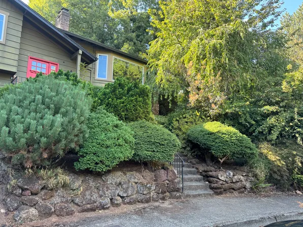 17712 SW Cardinal Ct, Lake Oswego, OR 97034