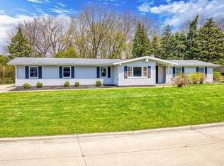 1330 W Edmund Dr, Appleton, WI 54914
