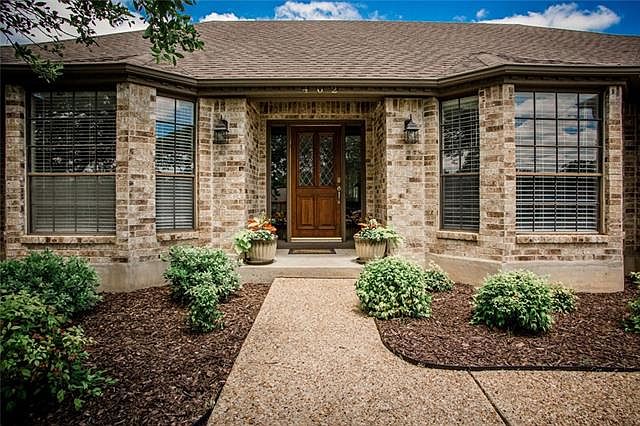 1st image of 402 Verbena Dr