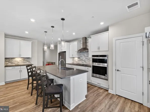 21630 Hawksbill High Cir #202, Sterling, VA 20164
