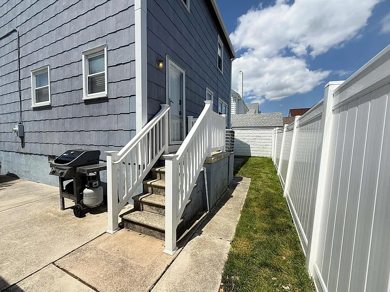 103 N Belmont Ave — Photo 16
