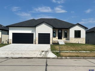 9732 S 80th St, Lincoln, NE 68516