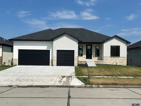 9732 S 80th St, Lincoln, NE 68516