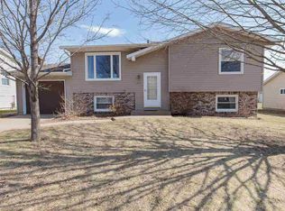 1015 Calvin St, Davenport, IA 52804