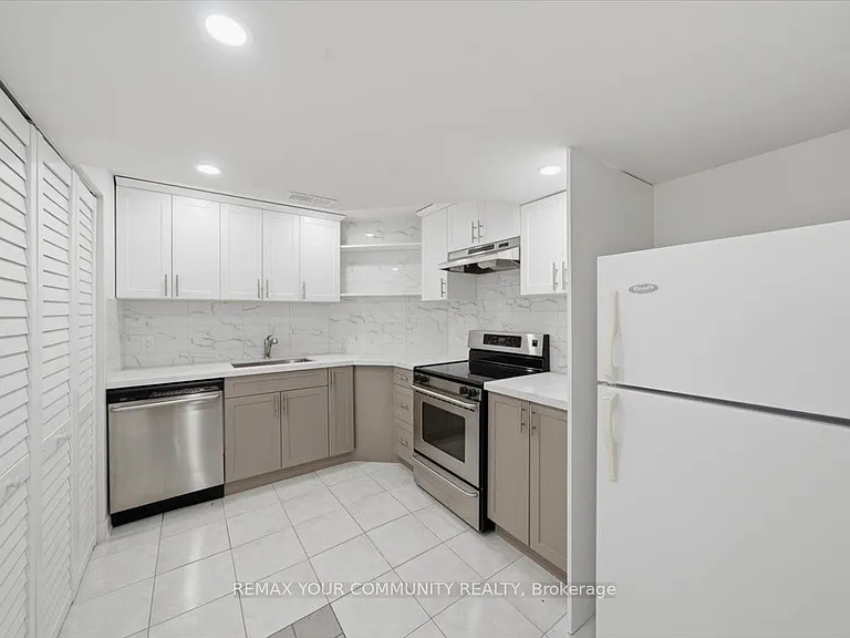 2 Hollywood Hill Cir #LOWER — Photo 11