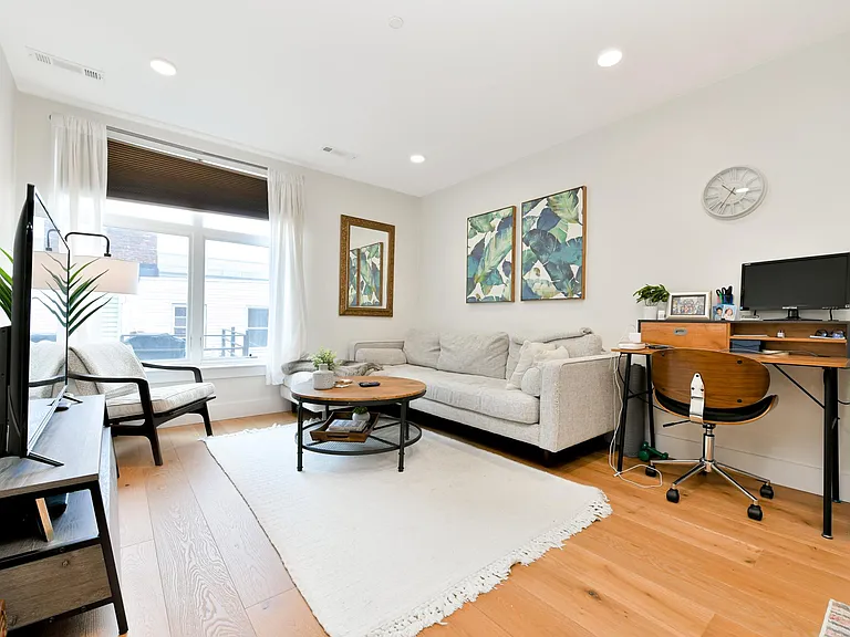 250 Meridian St #410 — Photo 2