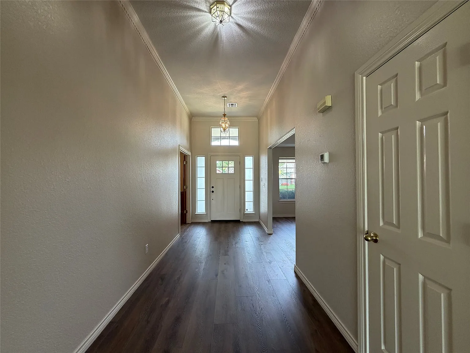 3 bed, 2.5 bath, 2346 sqft, $2,450 — Photo 4