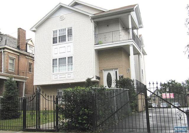 2nd image of 299-303 Roseville Ave