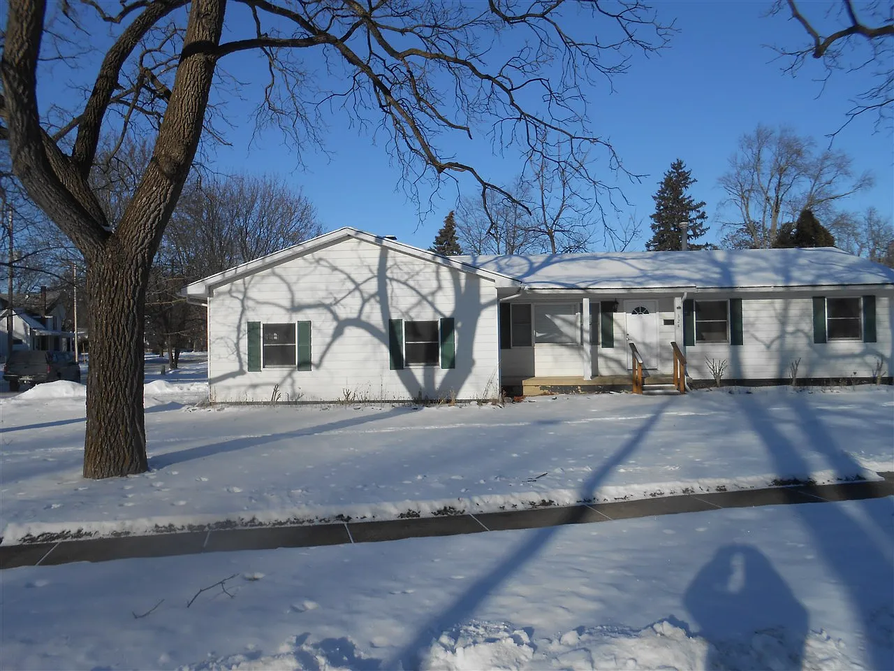 324 W McArthur St photo 1