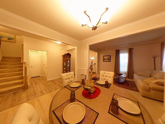 3rd image of 204 Starling Cir