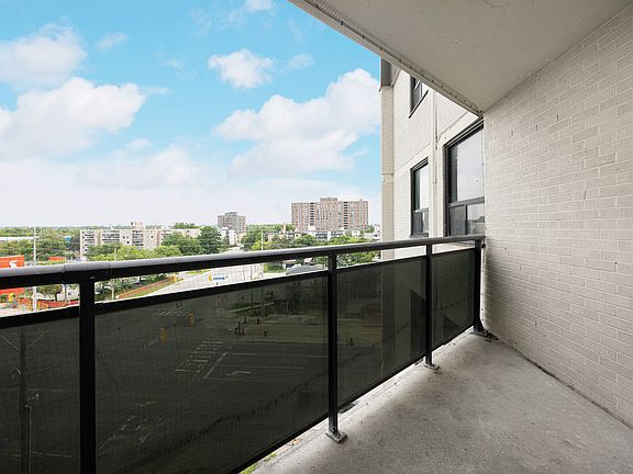 4th image of 3122 Hurontario St #1104