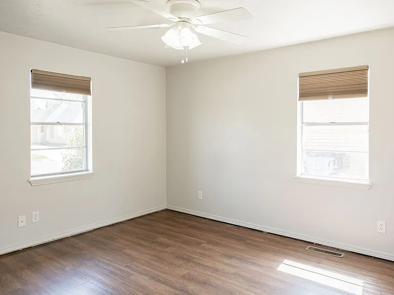 10517 N McKinley Ave — Photo 11