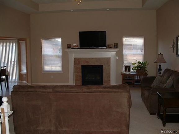3rd image of 18437 Crenshaw Dr