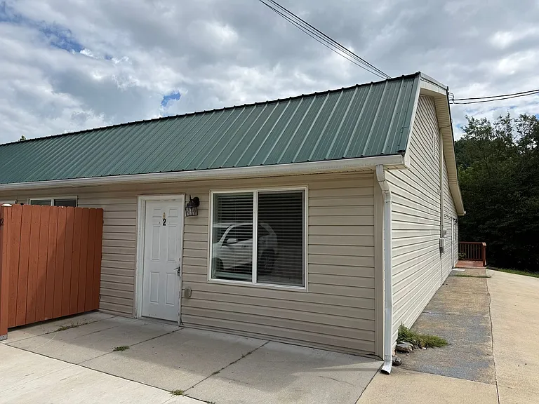 620-646 Lovers Ln — Photo 9