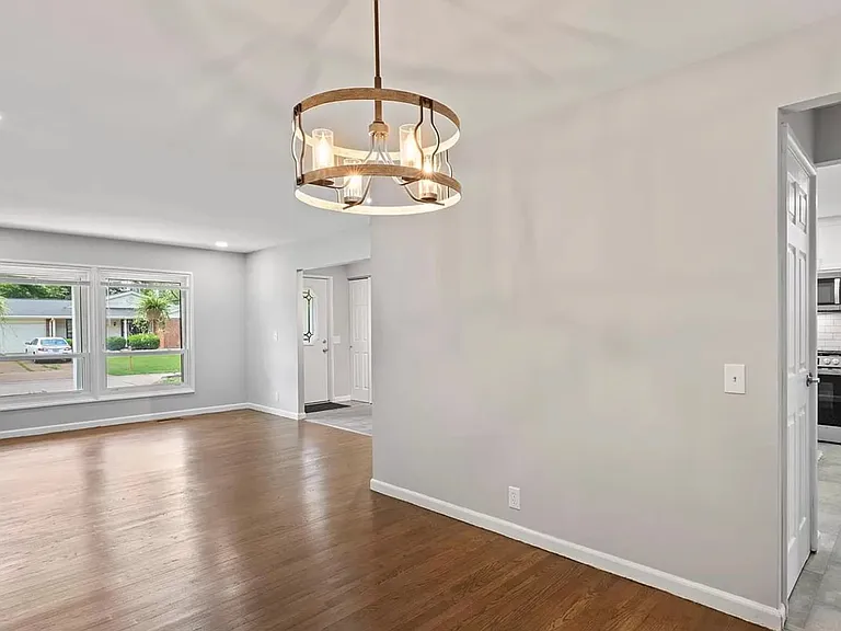 2515 Linnell Dr — Photo 5